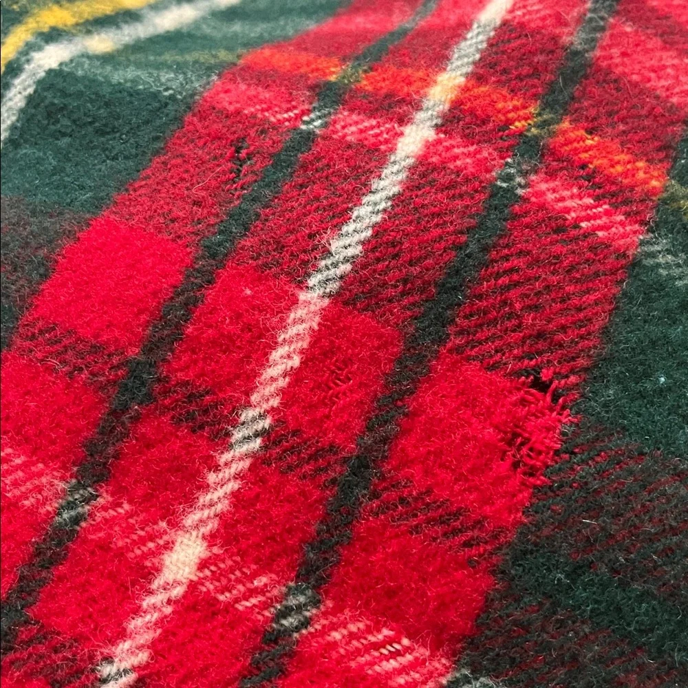 L.L. Bean beautiful Wool Red, Green and Cream Tartan Throw